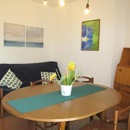 Vistamare Apartment